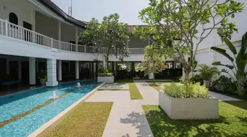 Hibiscus Beach Hotel & Villas