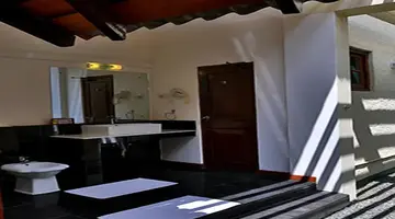 HIBISCUS BEACH HOTEL
