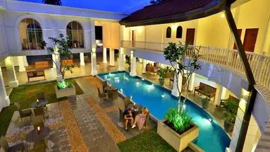 HIBISCUS BEACH HOTEL