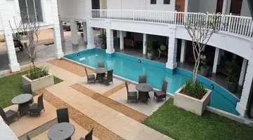 HIBISCUS BEACH HOTEL