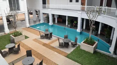 HIBISCUS BEACH HOTEL