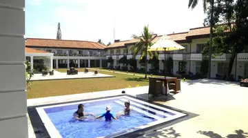 HIBISCUS BEACH HOTEL