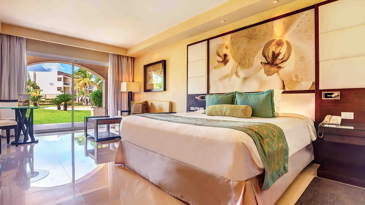 HIDEAWAY AT ROYALTON PUNTA CANA
