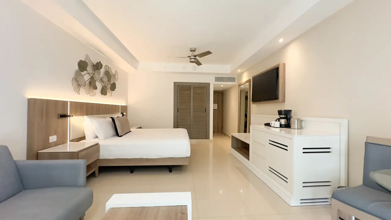 HIDEAWAY AT ROYALTON PUNTA CANA