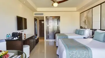 HIDEAWAY AT ROYALTON PUNTA CANA