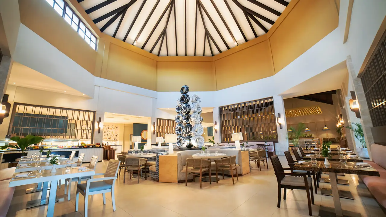HIDEAWAY AT ROYALTON PUNTA CANA