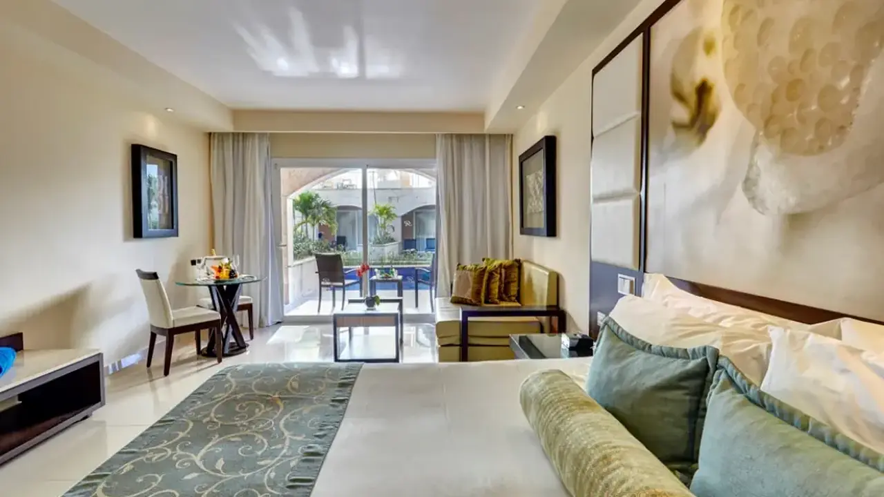 HIDEAWAY AT ROYALTON PUNTA CANA