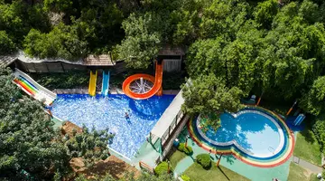 HILLSIDE BEACH CLUB
