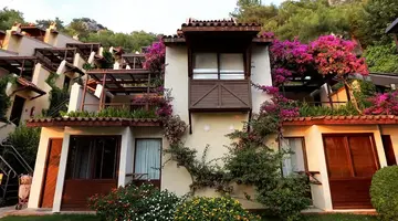 HILLSIDE BEACH CLUB