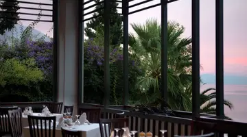 HILLSIDE BEACH CLUB