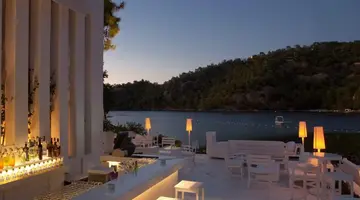 HILLSIDE BEACH CLUB