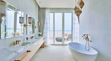 Hilton Salwa Beach Resort & Villas
