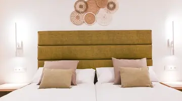 HL MIRAFLOR SUITES HOTEL