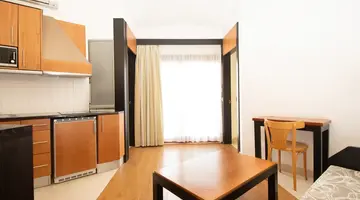 HL MIRAFLOR SUITES HOTEL