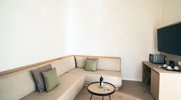 HL MIRAFLOR SUITES HOTEL