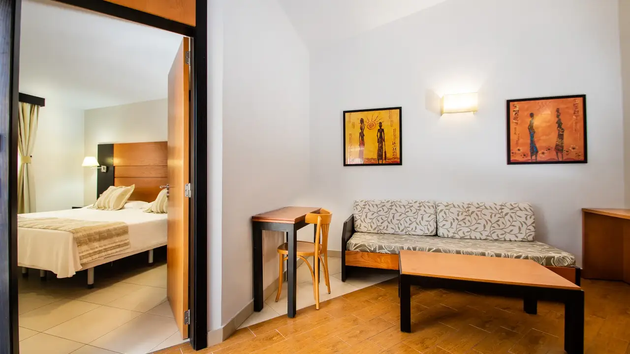 HL Miraflor Suites