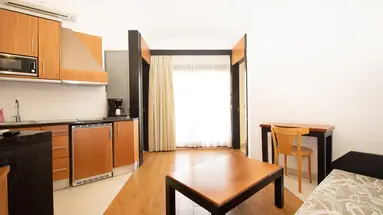 HL Miraflor Suites