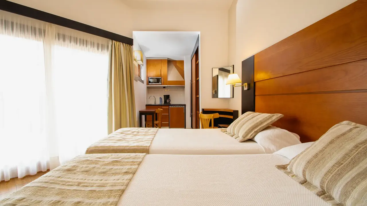 HL Miraflor Suites