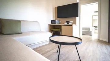 HL Miraflor Suites
