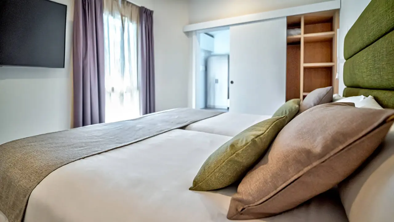 HL Miraflor Suites