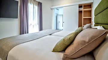 HL Miraflor Suites
