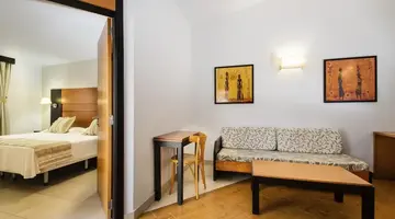 HL Miraflor Suites