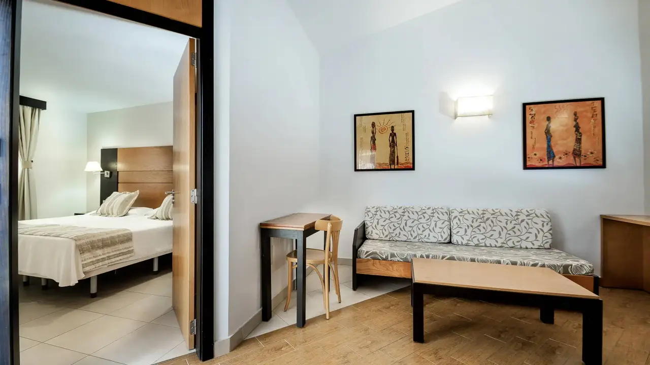 HL Miraflor Suites