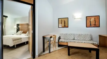 HL Miraflor Suites