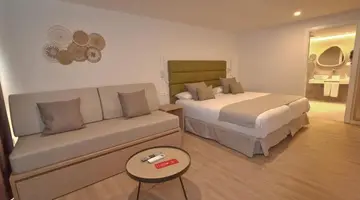 HL Miraflor Suites