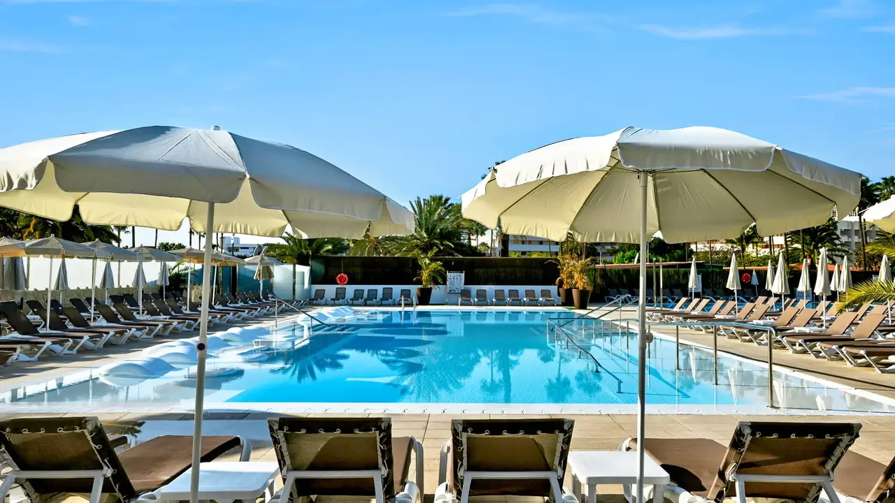 HL Miraflor Suites