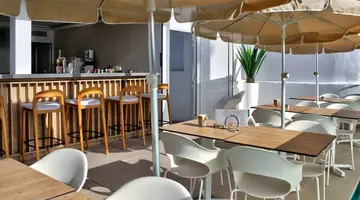 HL Miraflor Suites