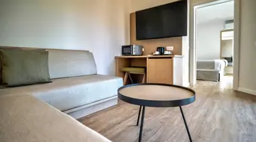 HL Miraflor Suites