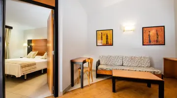 HL Miraflor Suites