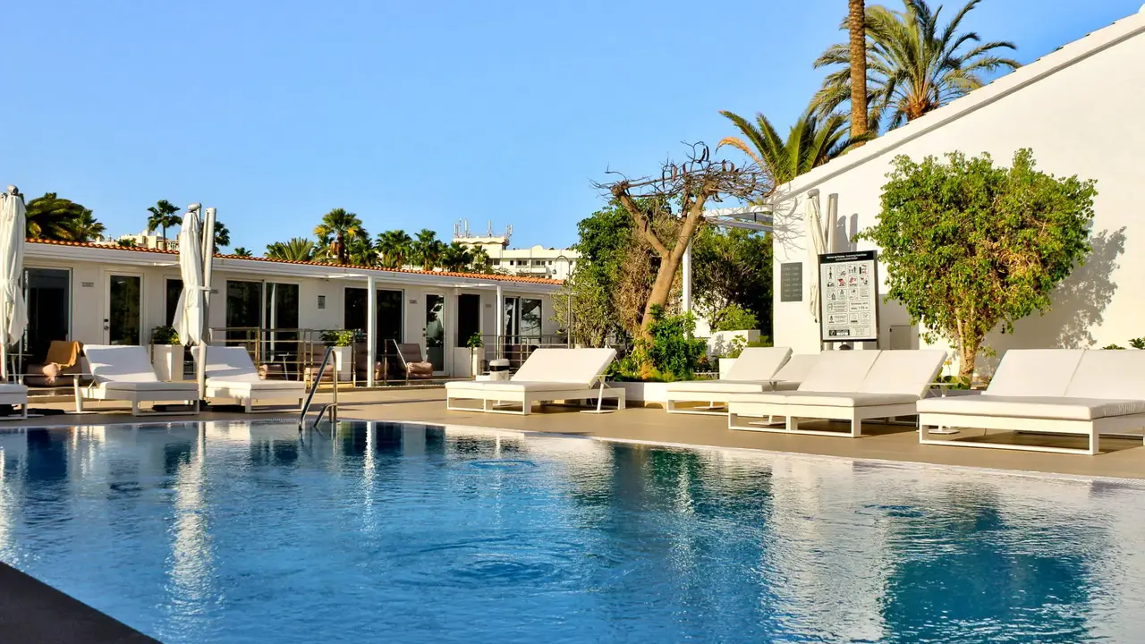HL Miraflor Suites
