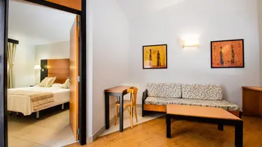 HL Miraflor Suites