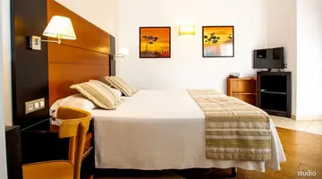 HL Miraflor Suites