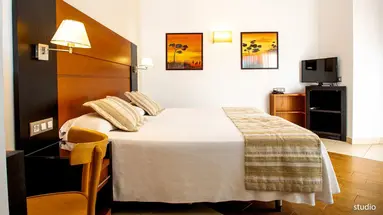 HL Miraflor Suites