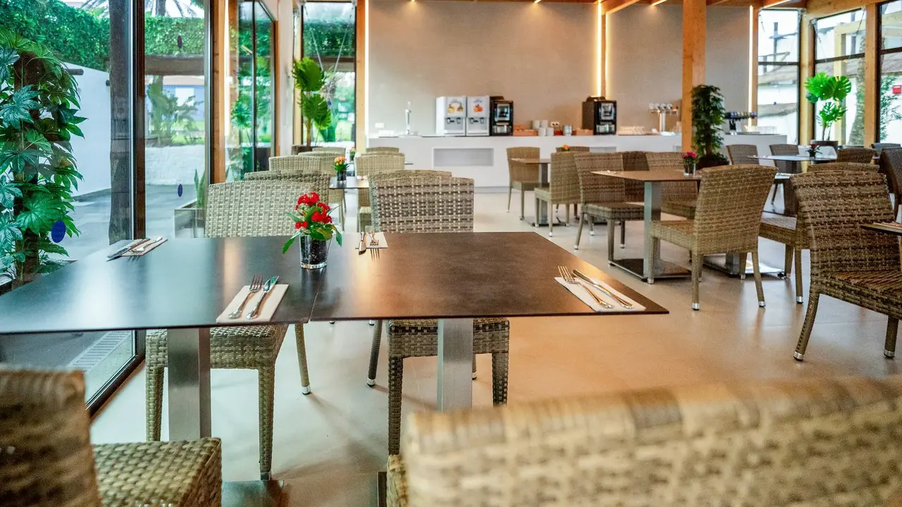 HL Miraflor Suites