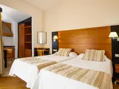HL Miraflor Suites