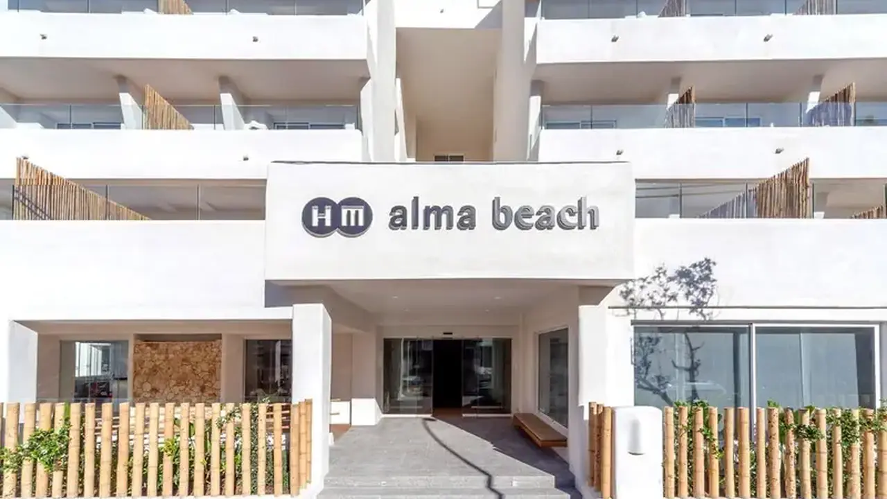 HM Alma Beach