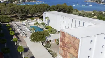 HM Isabela – Adults Only