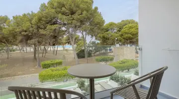 HM Isabela – Adults Only