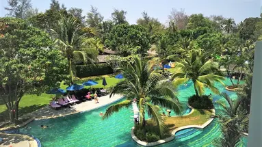 HOLIDAY AO NANG BEACH RESORT