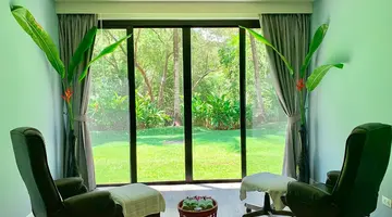 HOLIDAY AO NANG BEACH RESORT