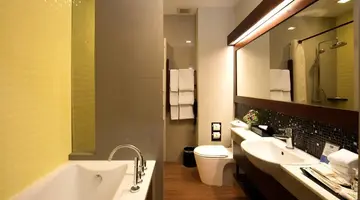 HOLIDAY AO NANG BEACH RESORT