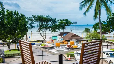 HOLIDAY AO NANG BEACH RESORT