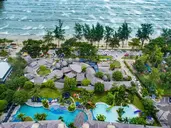 HOLIDAY AO NANG BEACH RESORT