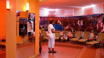 HOLIDAY GARDEN RESORT