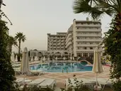 HOLIDAY GARDEN RESORT