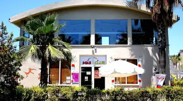 HOLIDAY GARDEN RESORT